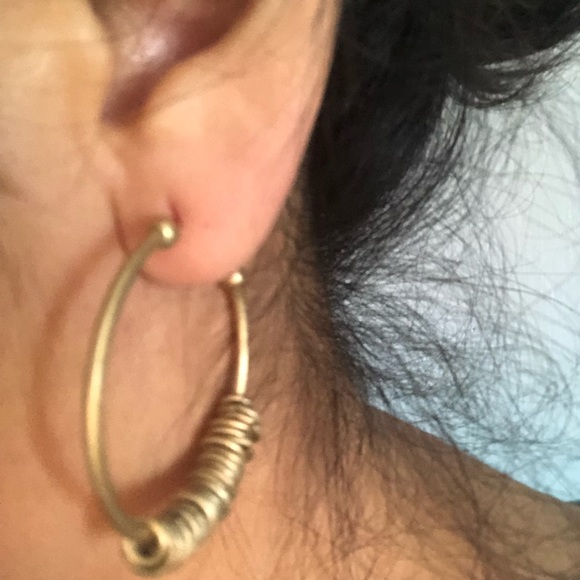 Lia Sophia Gold tone hypoallergenic earrings. - Picture 4 of 4